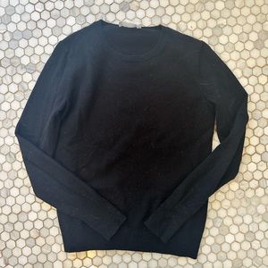 Everlane black crew neck cashmere sweater